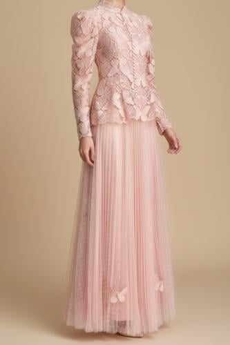 تيور دانتيل مع تل