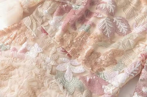 فستان كشكش مطرز