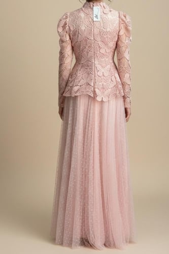 تيور دانتيل مع تل