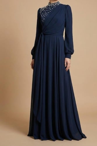 فستان سهرة طويل مطرز فصوص