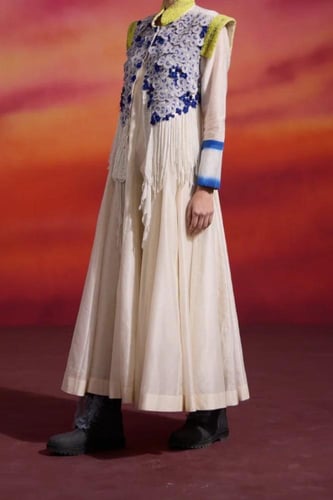 فستان هندي مع جاكيت مطرز