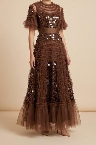 فستان سهرة تول بني مطرز بالترتر