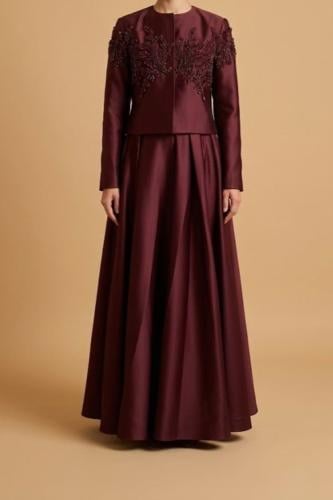 طقم عنابي ساتان مطرز فاخر