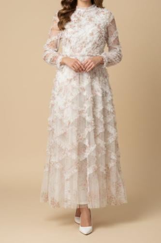 فستان ابيض كشكش