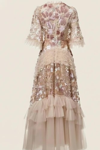 فستان كشكش مطرز