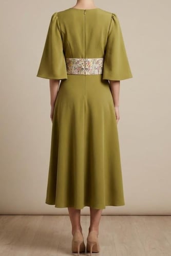 فستان او تنورة وبلوزة للمناسبات