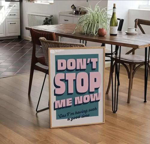 لوحة جدارية Don't Stop Me Now - كوين - ديكور مودرن...