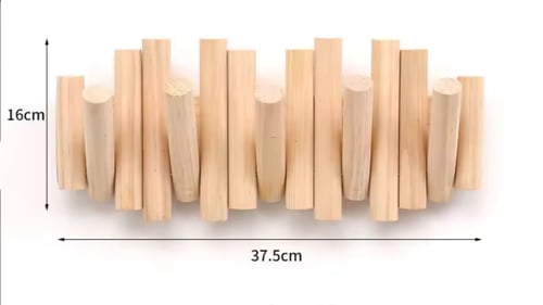 ديكور و علاقة خشبية بخطافات تثبت على الحائط