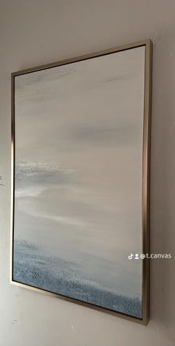 رسم لوحة كانفس مقاس 120*80 بتفاصيل بارزه وتدارج الوان السماوي والبيج بااطار شامبين