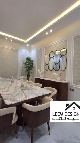 طاولة طعام رخام مع 10كراسي خشب قشرة الجوز