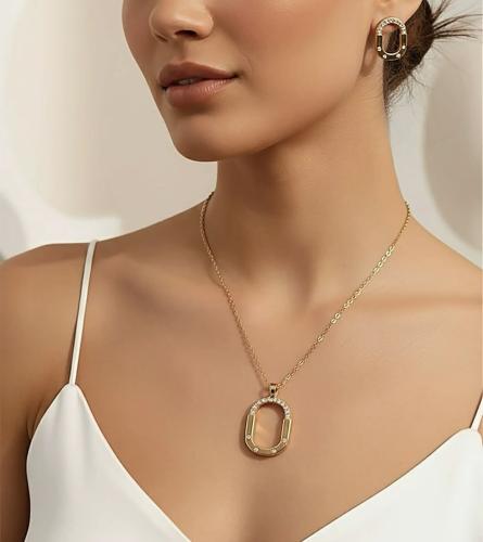 طقم بتصميم مستوحى من تيفاني عبارة عن سلسال ناعم وح...