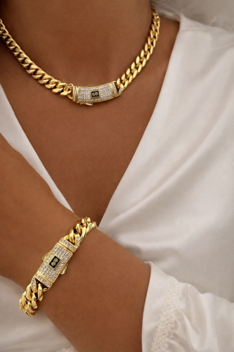 طقم أنيق مستوحى من فخامة موناكو مطلي ذهب عيار ١٨ ب...