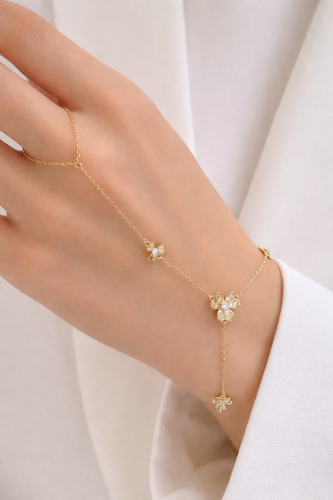 كف مستوحى من ماركة ربرتو كوين مطلي بالذهب .