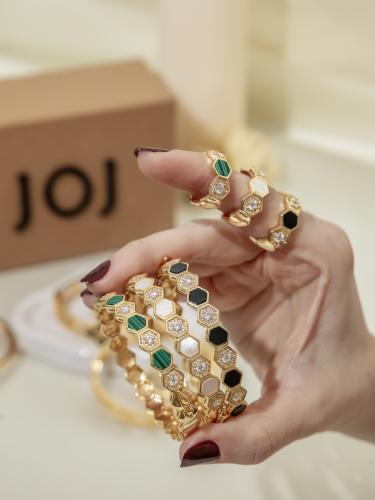 طقم أساور شوميه الملكي مطلية بالذهب .