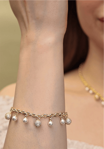 طقم بتصميم مزين بكرات ذهبية مغطاة بالزركون مع حبات...