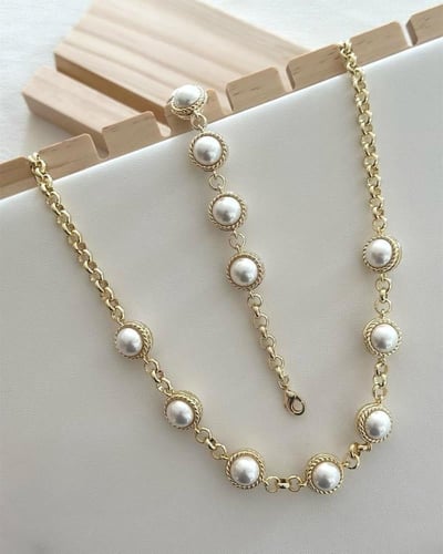 طقم حبات اللؤلؤ المطلي بماء الذهب