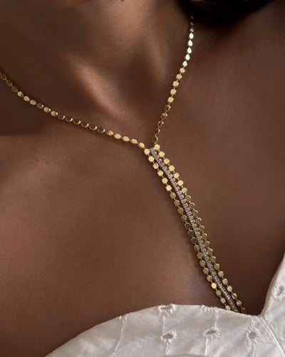 سلسال طويل بتصميم عصري انيق مطلي ذهب عيار ١٤.