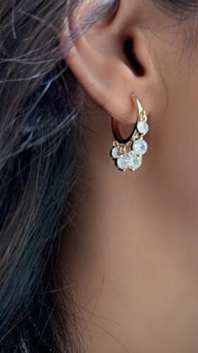 حلق مطلي مزين بالفص الابيض