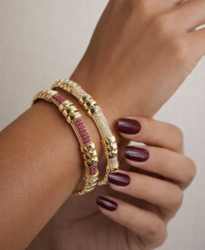 أساور مطلية فاخرة مرصعة - لمسة أناقة عصرية .