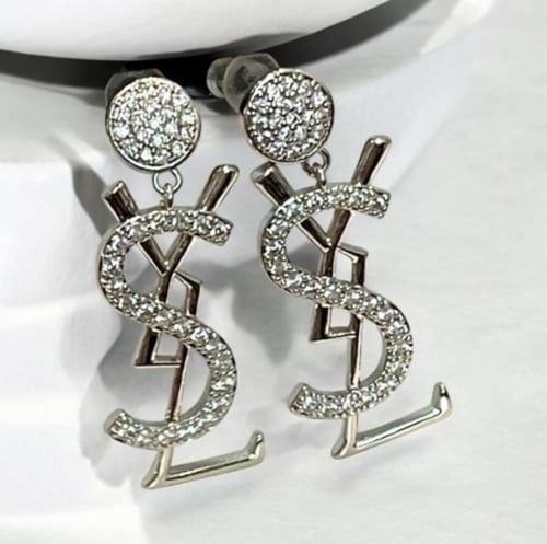 أقراط أذن بتصميم مستوحى من سان لوران مطلي ذهب لون...