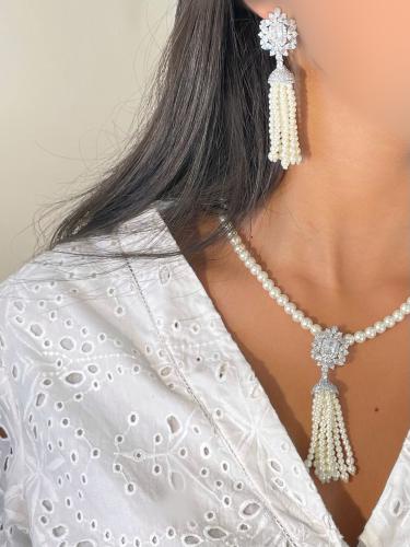 طقم لولو مغطى بالزريكون .