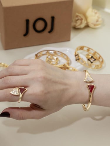 طقم أسوارة بولغاري بالألوان الملكي مطلية بالذهب .