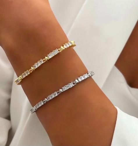 إسوارة النجوم مطلية ذهب عيار 18 بجودة عالية