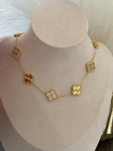 عقد أزهار مطلي بالذهب فاخر .