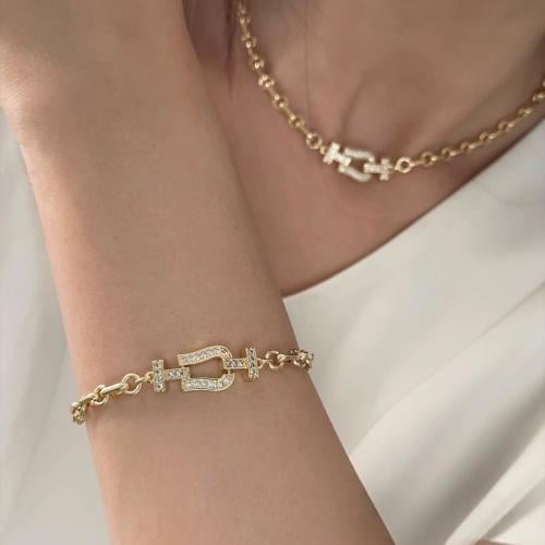 طقم الفريدو مطلي بجودة عاليه مزين بالزركون البراق