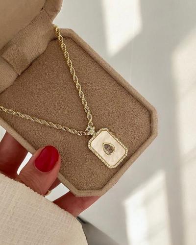 سلسال انيق مع تعليقة بشكل مستطيل فاخر مطلية ذهب عي...