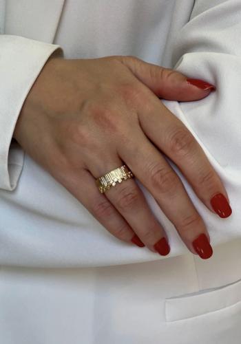 خاتم بتصميم مميز عاى شكل تاج مطلي ذهب عيار ١٤