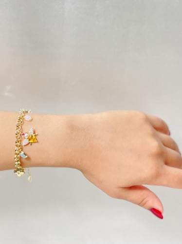 تشيكلية أسوار جنزير مطلي ذهب مزينه بعدد من التعليق...