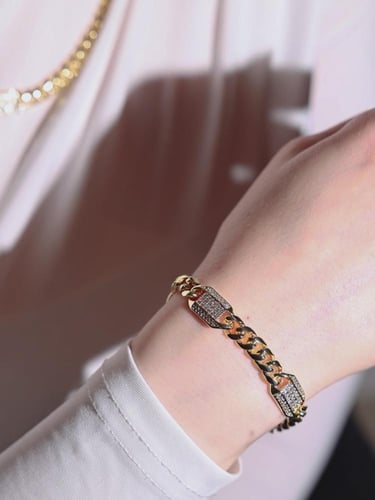 طقم مطلي ومزين بالزركون البراق