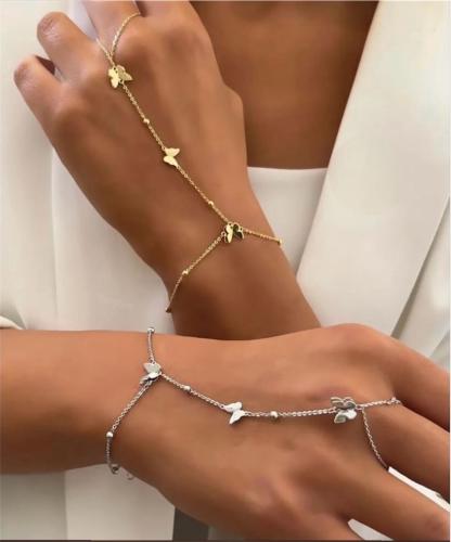 كف الفراشه مطلي بالذهب .