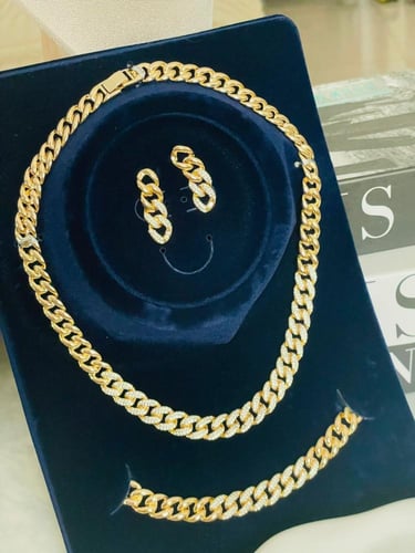 طقم جنزير فاخر مؤلف من ثلاث قطع (سلسال وانسيال وحل...