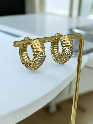 حلق بمعين زركون مطلي ذهب