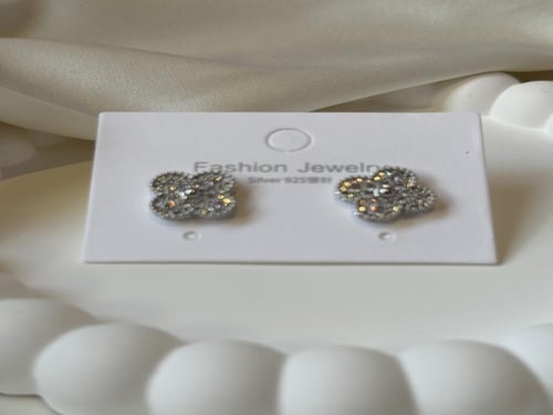 حلق مستوحى من ماركة مطلي