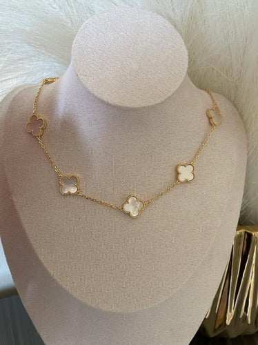 عقد أزهار مطلي بالذهب فاخر .