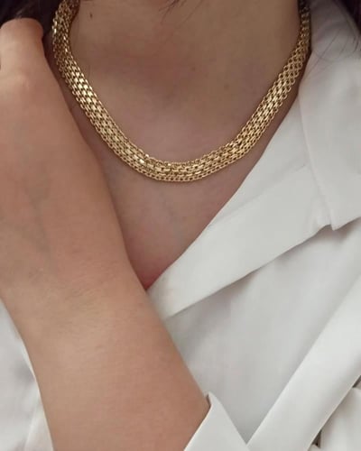 عقد محاكى للذهب