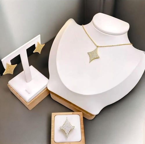 طقم الهبه مكون من ( سلسال و حلق وخاتم ) مطلي بالذه...