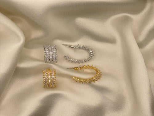 حلق مطلي ومرصع بالزريكون