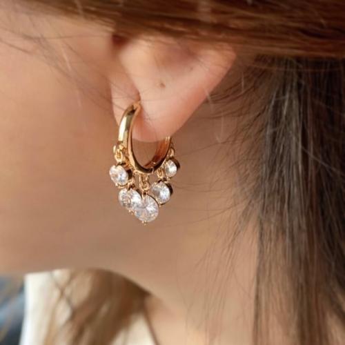 حلق مطلي مزين بالفص الابيض