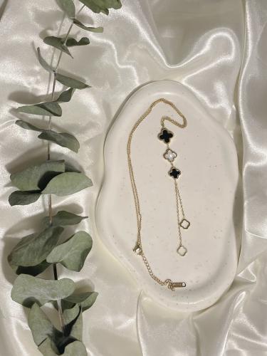 سلسال مطلي مزين بالورود