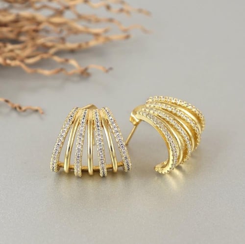 أقراط بتصميم مميز مغطاة بالزركون بشكل جزئي مطلية ذ...