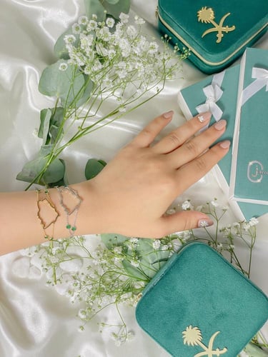 اسوارة خريطة المملكة مطلية ذهب