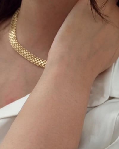 عقد محاكى للذهب