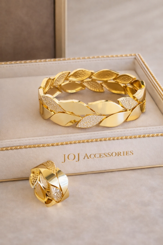 إسوارة APM ثقيلة وفخمه بدقّة الذهب .