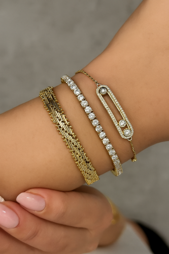 تنسيقة الاساور “Glow Layers” مطلية ذهب .