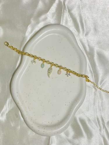 تشيكلية أسوار جنزير مطلي ذهب مزينه بعدد من التعليق...