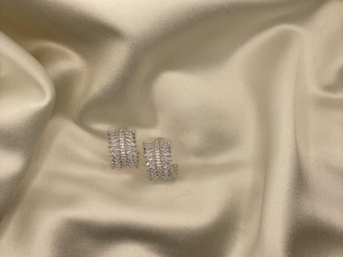 حلق مطلي ومرصع بالزريكون